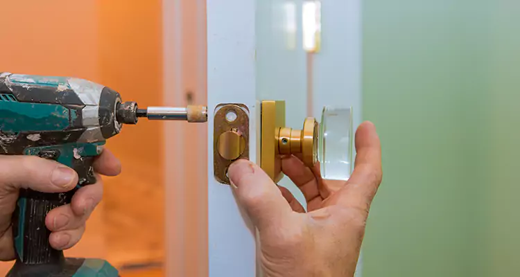 Broken Door Knob Fix in Keystone, FL